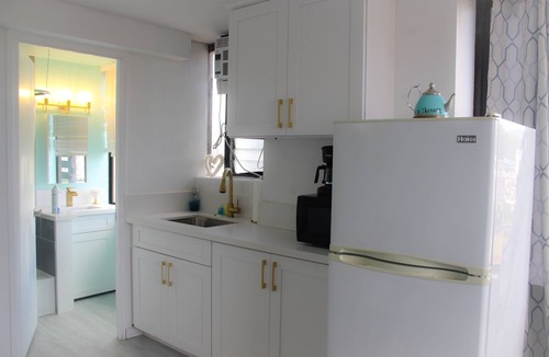 McCully - Moiliili Condo | Beachy Waikiki Monarch Studio | Pool + Gym