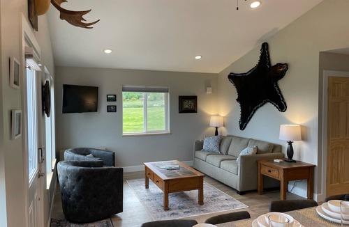 Kachemak Cottage | Bear Canyon Cottages - Birch House
