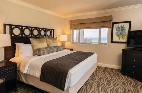 McCully - Moiliili Resort | Beautiful 1BR Condo near Waikiki Beach