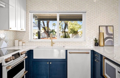 Sandahl Homes House | Beautiful 4BD/2BA Hilltop Oasis
