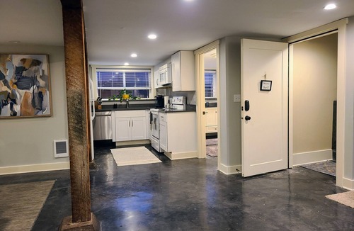 Mississippi District Apartment | Beautiful basement Studio, Mississippi neighborhood