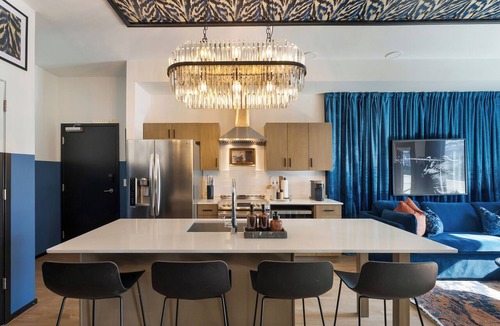 Edgehill Condo | Beautiful Condo in The Gulch. Walk to BRDWY! Pool, Gym, and Covered Parking!