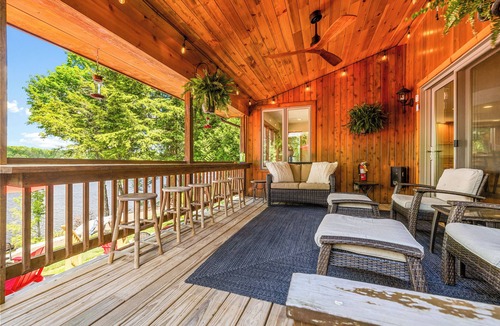 Alder Creek House | Beautiful lakefront home perfect for multifamily vacation