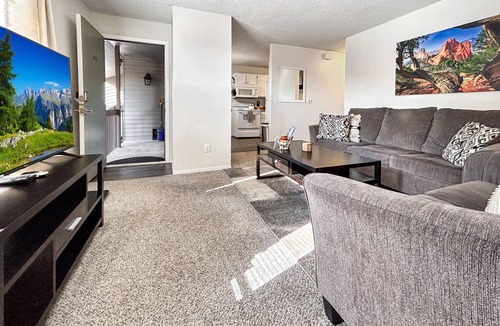 Rockrimmon Condo | Beauty in the Springs"Entire Condo Great Location