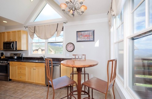 Saddle Ridge House | Big Sky Retreat -4BR Breathtaking Mtn Views, Hot Tub, 2 Decks Outdoor Seating
