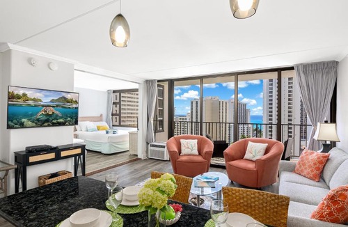 Waikiki Apartment | Breezy condo with ocean views & beach essentials