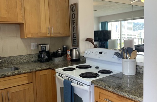 McCully - Moiliili Apartment | Breezy Waikiki Apartment sleeps 6 with Free Parking