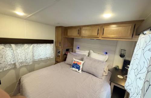 Canyon Lake Ski Chalet | Bumblebee - Luxury Destination Trailer