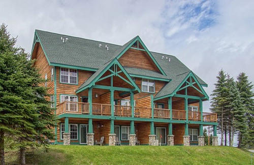 Edray House | Camp 4 # 11: 3 Bedrooms + Bonus Sleeping Den, 3.5 Baths: Slope Side