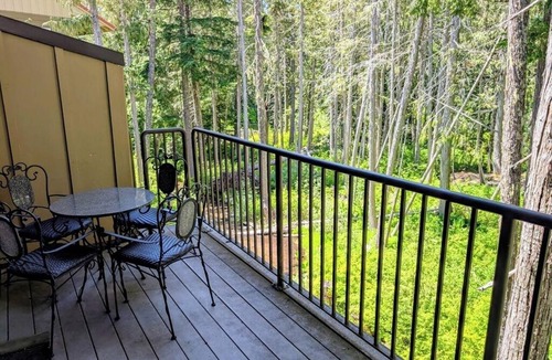 Government Camp Ski Chalet | Chalet 9 at the Official Collins Lake Resort