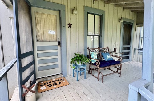 New Ulm Cottage | Charming 1880 Cottage in town of New Ulm walking distance from local businesses!