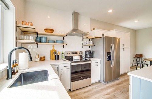 Florence Cottage | Charming Florence Home w/Fire Pit & River Views!