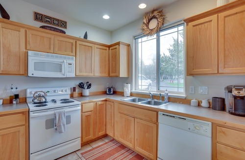 Redmond House | Charming Redmond Townhome w/Resort Amenities