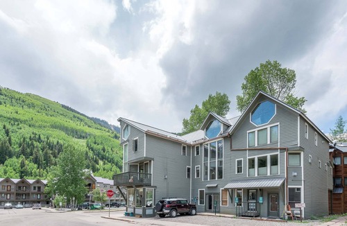 Telluride Condo | Classic Ski Condo, Steps to Chair 7 and on shuttle route