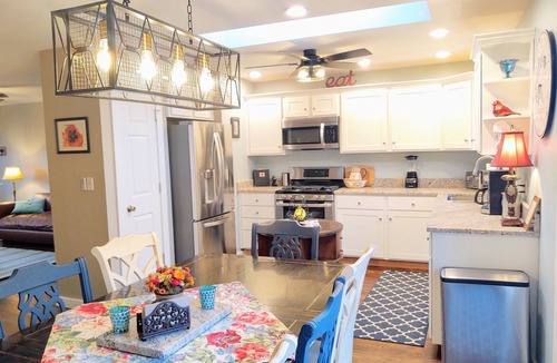Harbert Cottage | ~Come get Cozy at this Adorable Cottage near Restaurants, Wineries & Breweries~