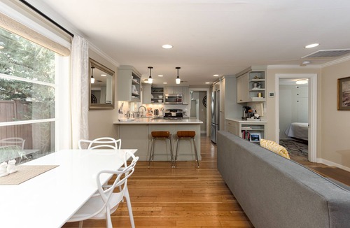 Old Bend House | Contemporary Chic Cottage │Downtown Historic District │Hot Tub │Gourmet Kitchen