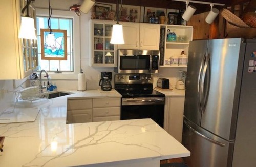 Malta Cottage | Cottage on Saratoga Lake within 10 minutes to Race Track and Broadway Avenue