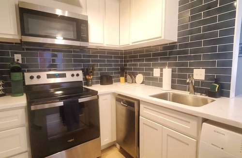 Tower Grove East Apartment | ★Cozy Apt Near SLU Hospital & Other Major Hospitals ★