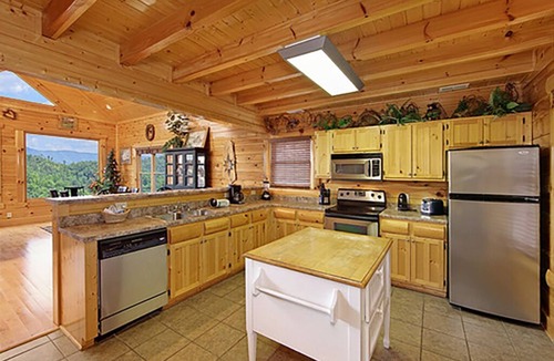 Gatlinburg - Pigeon Forge Cabin | Cozy Cottage w/Views, Hot Tub & Games