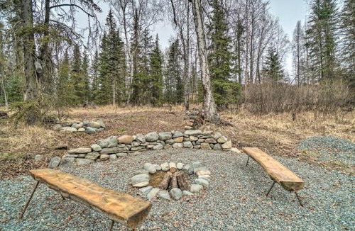 Soldotna House | Cozy Downtown Soldotna Cabin: Dogs Welcome!