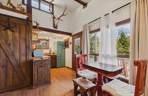 Ruidoso Cabin | Cozy mountain cabin A/C+hot tub+1 min to Midtown downtown in Ruidoso New Mexico.
