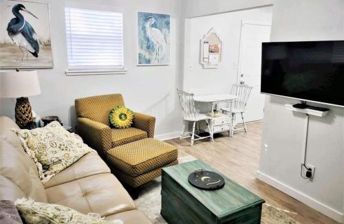 Old Town House | COZY-Quiet Cottage Pets Kitchen