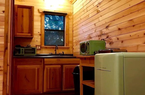 Mason Cabin | Cozy Tiny House for a Getaway in Texas Wine Country