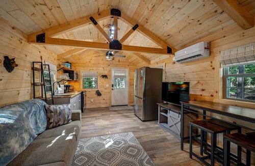 Mentone Cabin | Cozy Woodland Cabin Escape for Families, Friends & Retreats in Mentone, Alabama