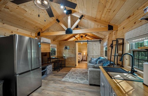 Mentone Cabin | Cozy Woodland Cabin Escape for Families, Friends & Retreats in Mentone, Alabama