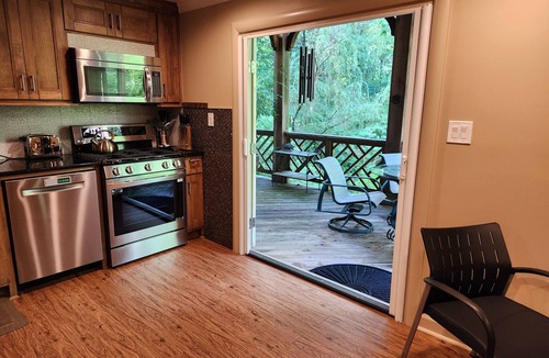 Atlanta House | CREEKSIDE-ATLanta Terrace-Level Guest Suite/23min to MidTown & Down Town Atlanta