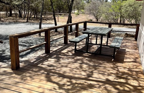 Rio Frio Cabin | Cute, Secluded cabin in the Woods, 2 miles from Garner State Park