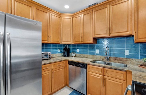 Sun Bay South House | Cutest House on the block Central to downtown and the best beaches!
