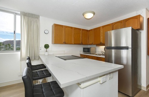 Waikiki Condo | Diamond Head View Renovated Corner Unit, AC, W/D, FREE Wi-Fi & Parking!