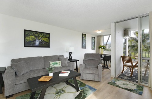 Waikiki Condo | Diamond Head View Renovated Corner Unit, AC, W/D, FREE Wi-Fi & Parking!