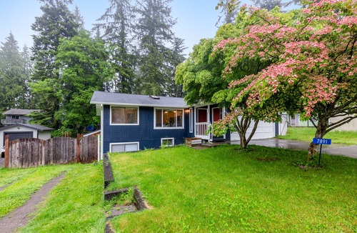 Clinton House | Dog-friendly home with a yard, washer/dryer, partial AC - near attractions