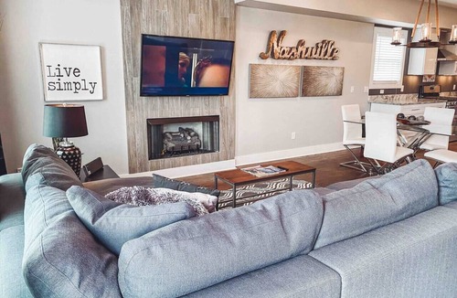Buena Vista House | Double Decker 3-Story Home - Full Backyard & 360 Rooftop Views!