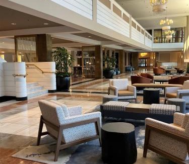 Queens Hotel | DoubleTree by Hilton New York-LaGuardia