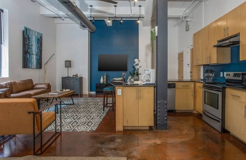 Downtown Fort Worth Apartment | Downtown Fort Worth I Upscale Industrial Loft