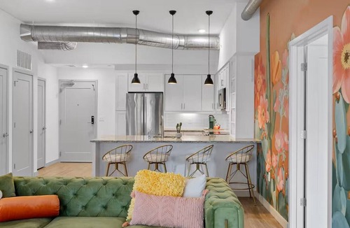 Sobro Apartment | Downtown Nashville - Rooftop POOL - 10 min Walk to Broadway! Sleeps 8