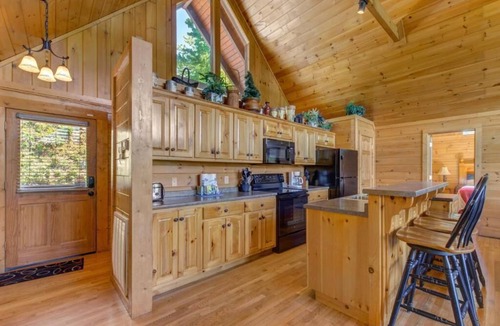 Black Bear Falls House | Eagles Point Lodge
