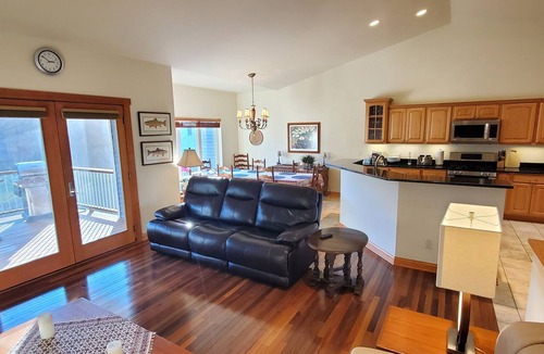 Deerfield Condo | Exceptional Comfort Quiet Clean 4 Bed 3 Bath next to woods - 21 min to Madison