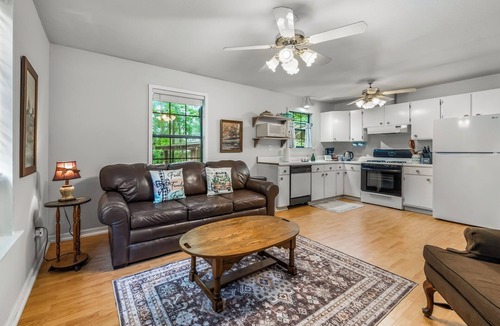 Mentone House | Faith Family Farmhouse | Guest Cottage | Farm | Fire Pit | WiFi | Dog Friendly
