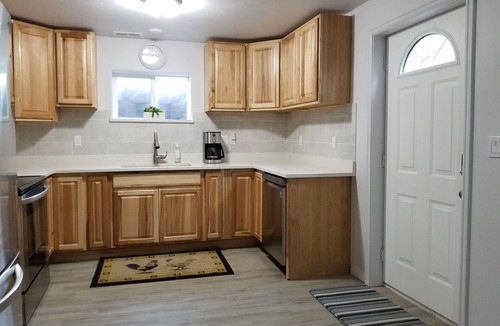 Lake Point House | Family-Friendly 4-Bed basement w/Lush Yard, Views & Parking