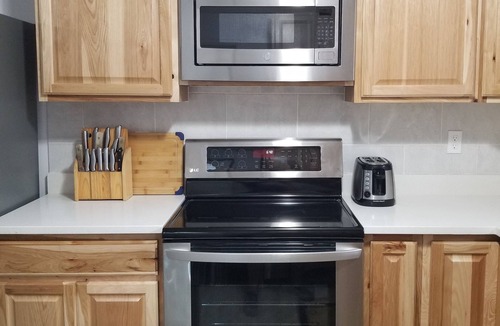 Lake Point House | Family-Friendly 4-Bed basement w/Lush Yard, Views & Parking