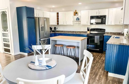 Buckeye Lake Cottage | Family Friendly Buckeye Lake Getaway - Firepit + Fenced Yard, Minutes from Lake