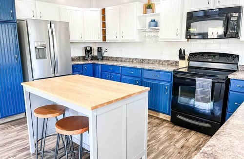 Buckeye Lake Cottage | Family Friendly Buckeye Lake Getaway - Firepit + Fenced Yard, Minutes from Lake