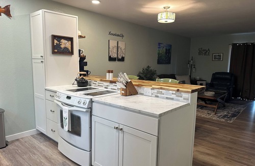 Old Seward - Oceanview House | Family friendly townhouse style unit with a private deck and backyard!