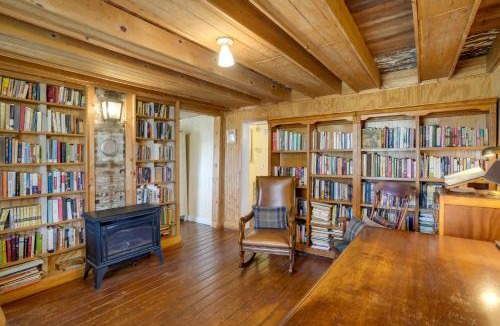 Clifford House | 'Farm House at Fairview' Rustic Retreat in Amherst