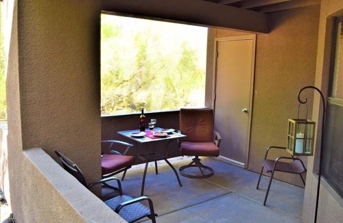 Tucson Condo | Footloose in the Foothills! Secluded patio off the tastefully decorated condo