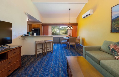 Princeville Hotel | Four 1BR Condos w/ Beach Gear + Pool & Jacuzzi + Fire Pits | Free Parking